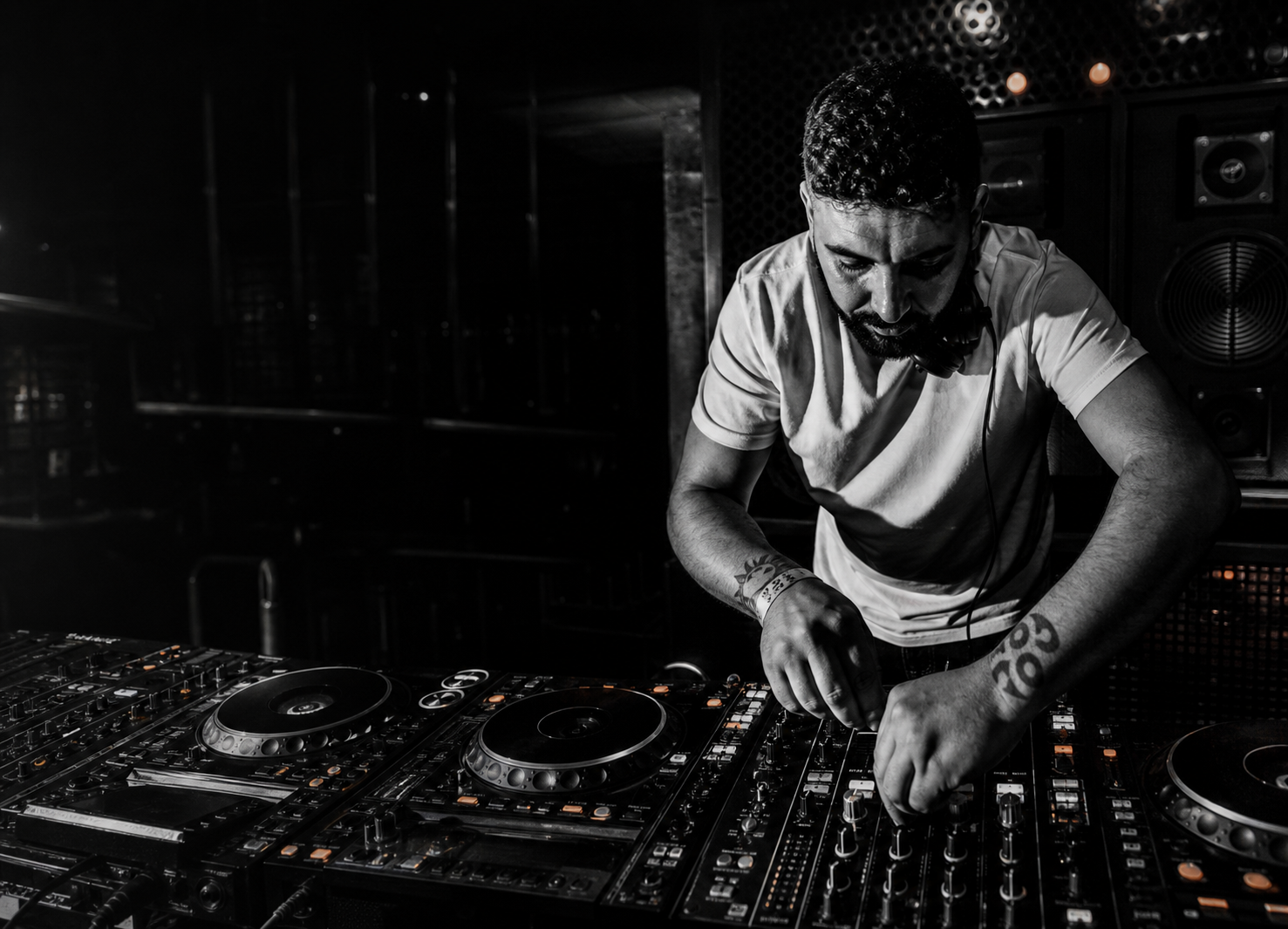 DJ Kalist DJing live