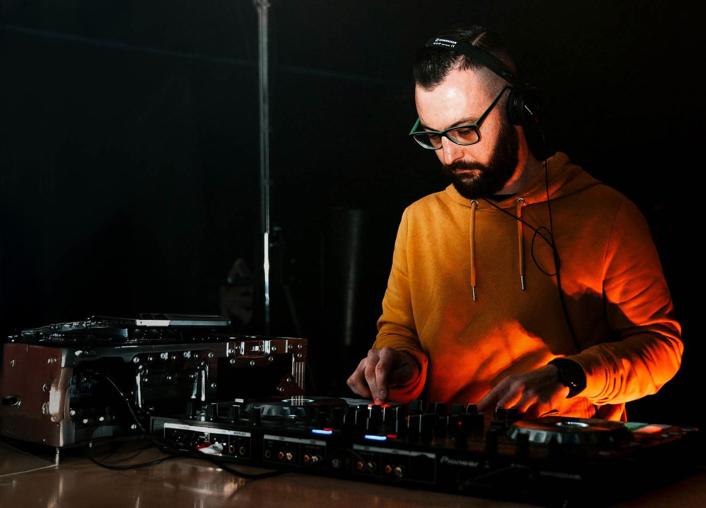 Tom Deacon DJing live
